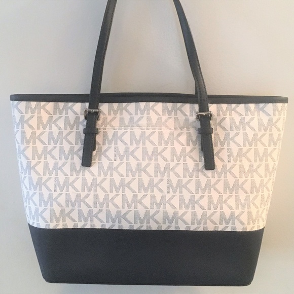 Michael Kors Carryall Tote - Navy Floral Bag - Picture 4 of 8